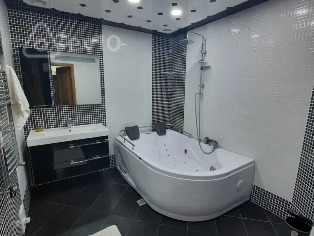 Kirayə verilir 3 otaqlı yeni tikili 145 m²