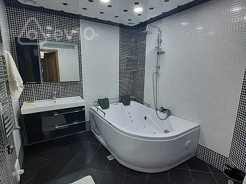 Kirayə verilir 3 otaqlı yeni tikili 145 m²