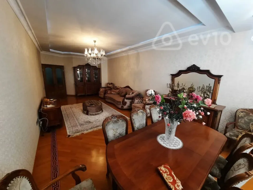 Kirayə verilir 3 otaqlı yeni tikili 145 m²