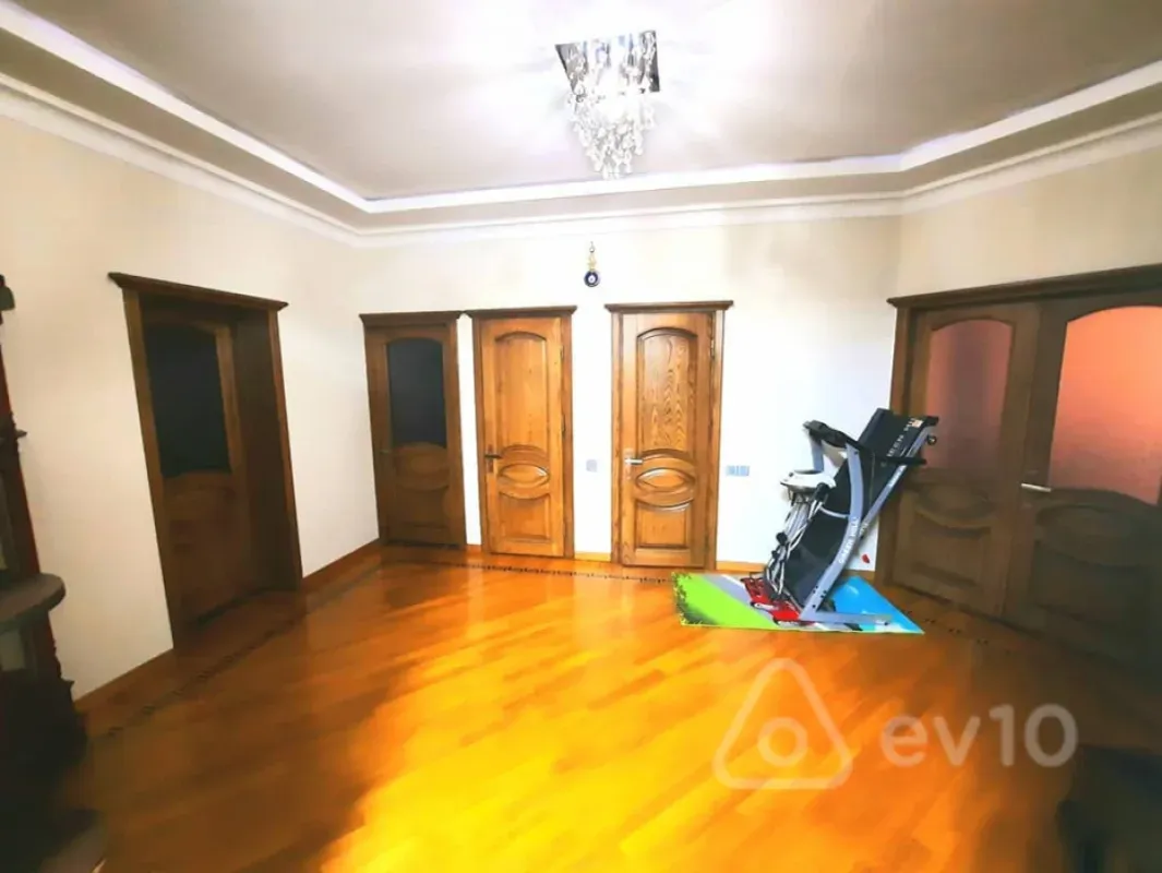 Kirayə verilir 3 otaqlı yeni tikili 145 m²