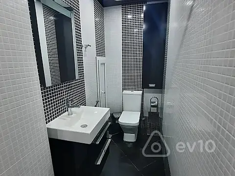 Kirayə verilir 3 otaqlı yeni tikili 145 m²