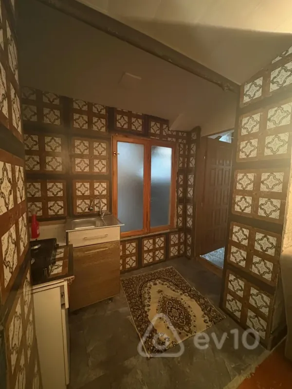 Kirayə verilir 2 otaqlı köhnə tikili 50 m²