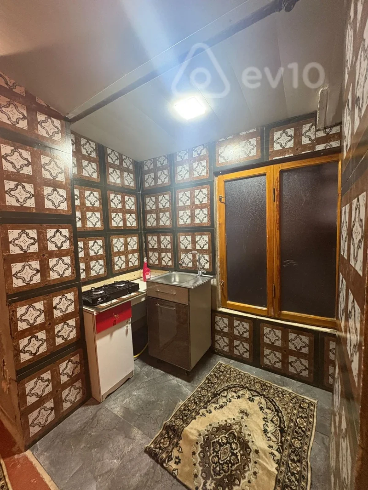 Kirayə verilir 2 otaqlı köhnə tikili 50 m²