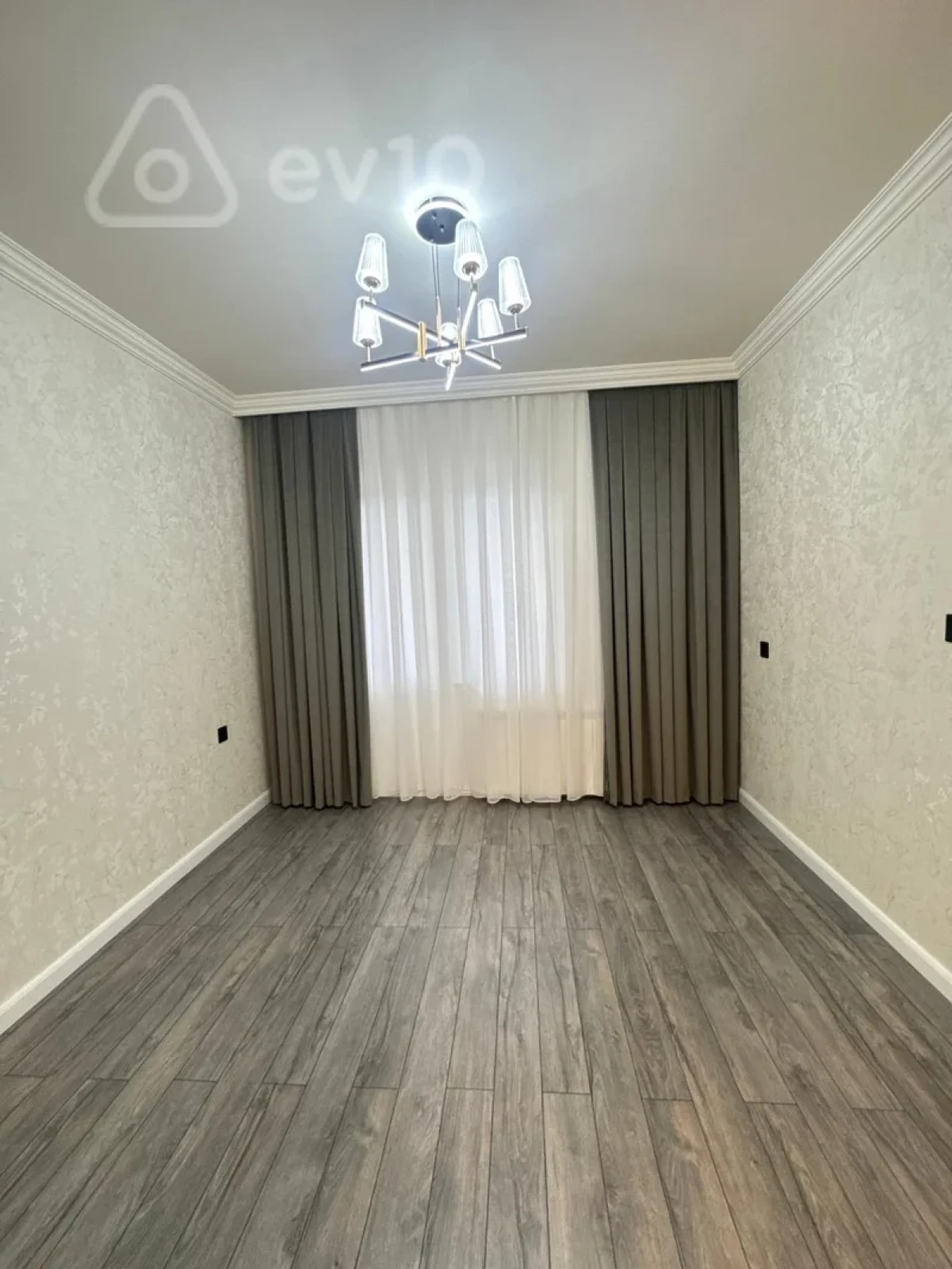 Satılır 2 otaqlı köhnə tikili 60 m²