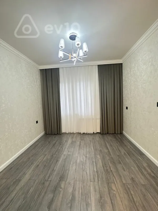 Satılır 2 otaqlı köhnə tikili 60 m²