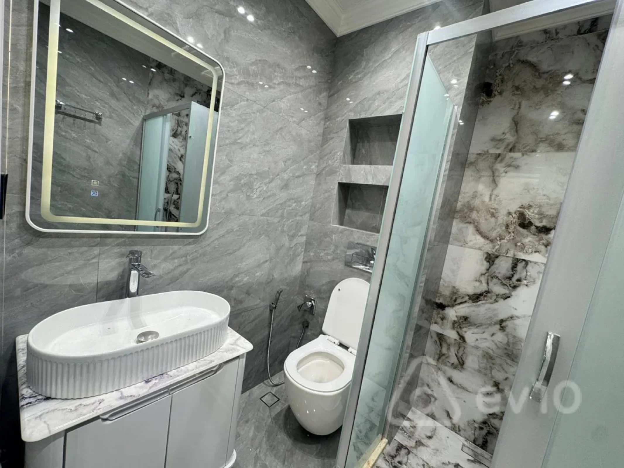 Satılır 2 otaqlı köhnə tikili 60 m²