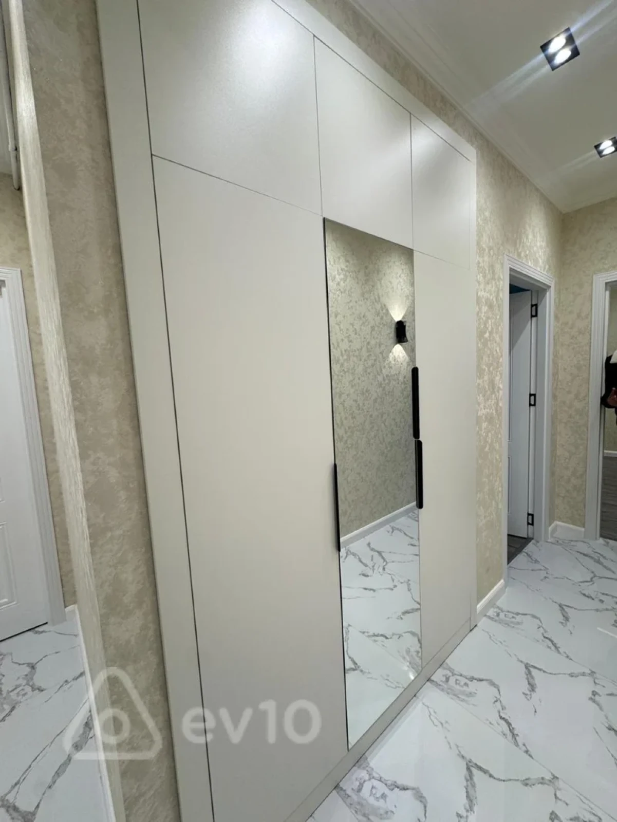 Satılır 2 otaqlı köhnə tikili 60 m²