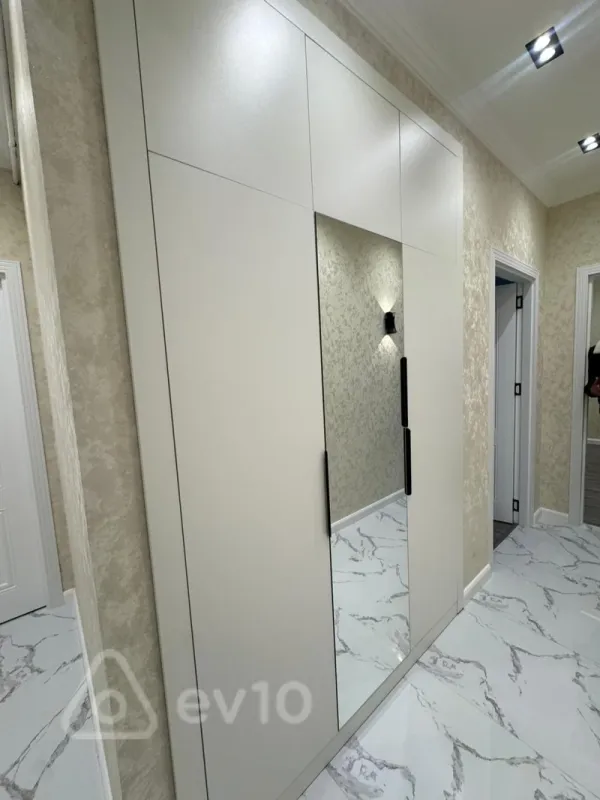 Satılır 2 otaqlı köhnə tikili 60 m²