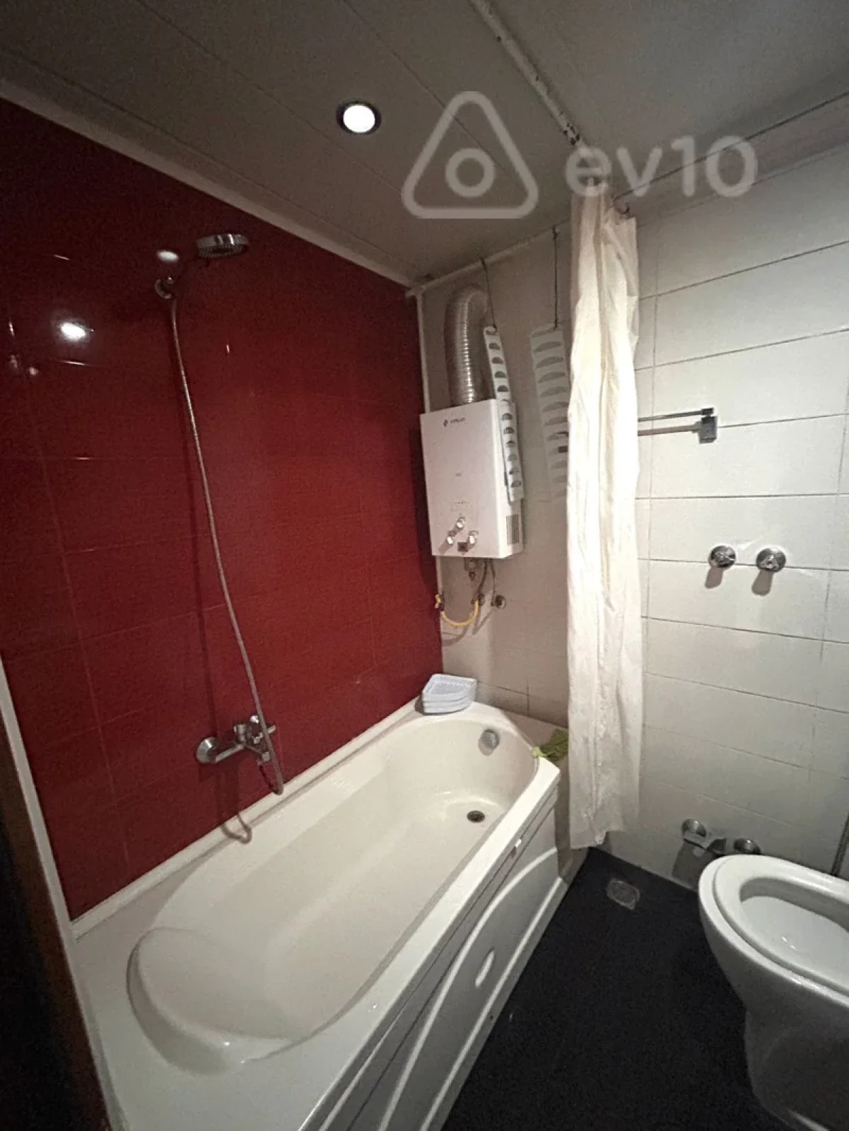 Kirayə verilir 2 otaqlı köhnə tikili 50 m²