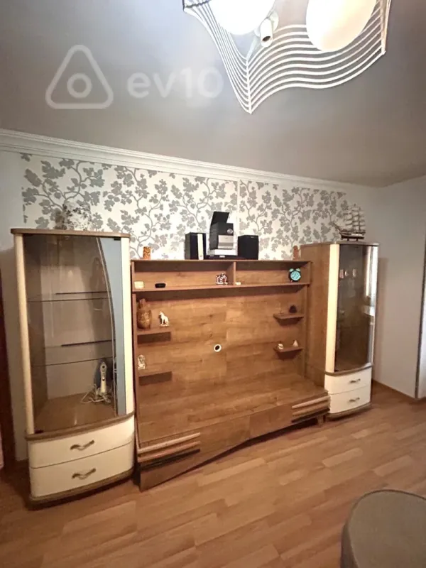 Kirayə verilir 2 otaqlı köhnə tikili 50 m²