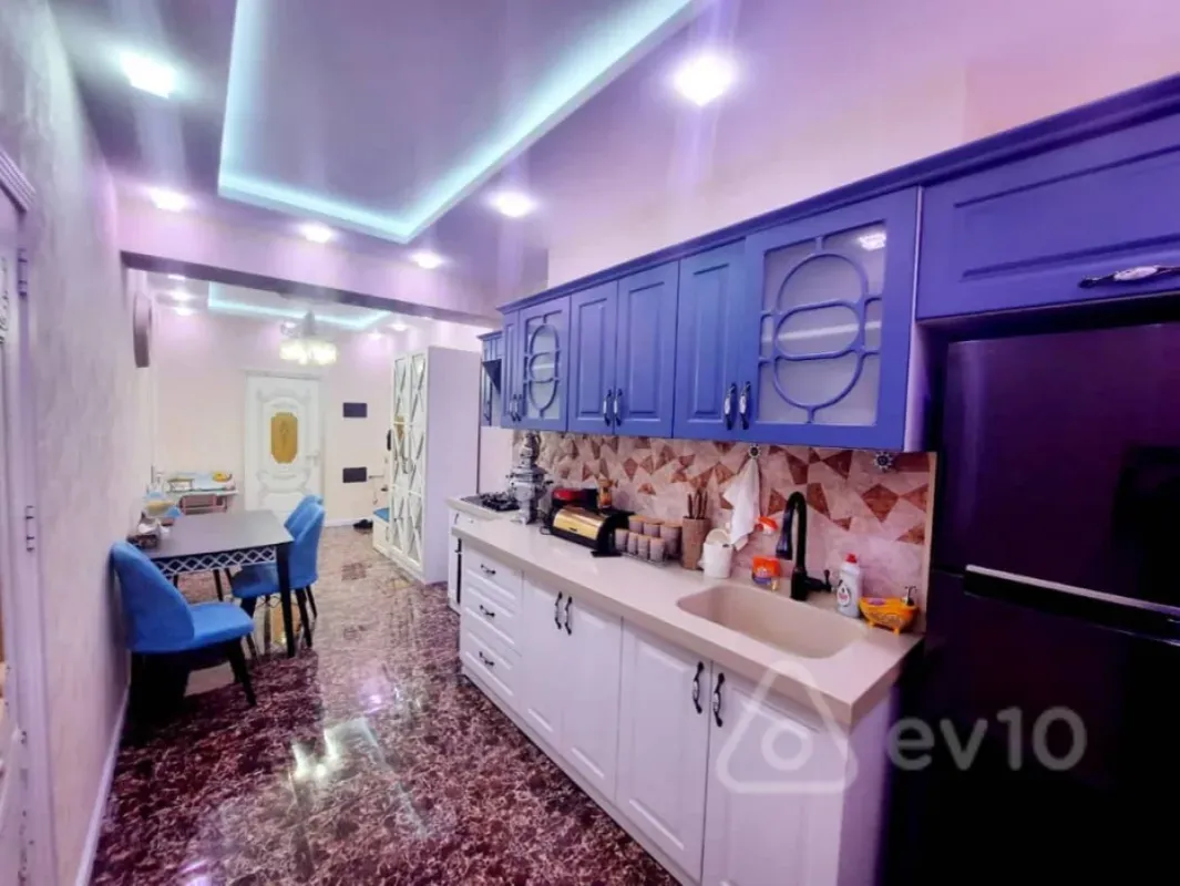 Kirayə verilir 3 otaqlı yeni tikili 100 m²