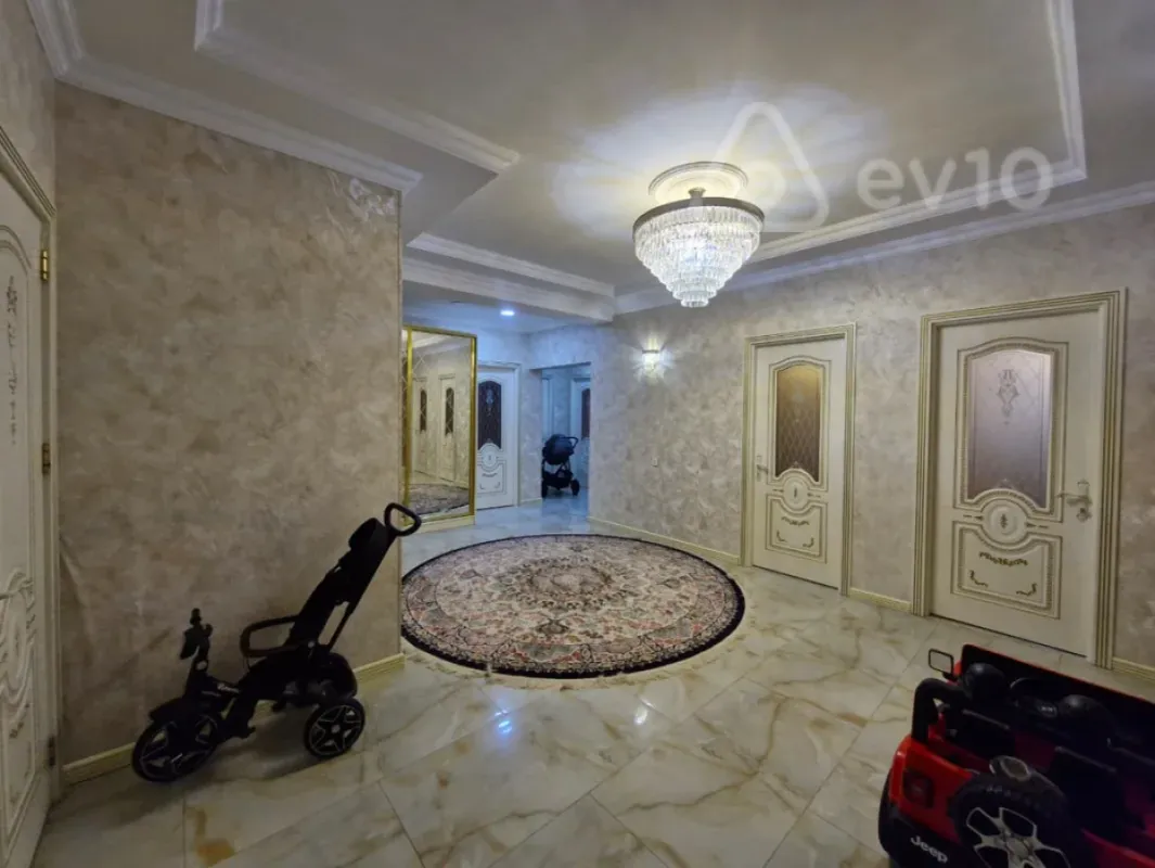 Satılır 4 otaqlı yeni tikili 165 m²