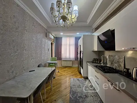 Satılır 4 otaqlı yeni tikili 165 m²