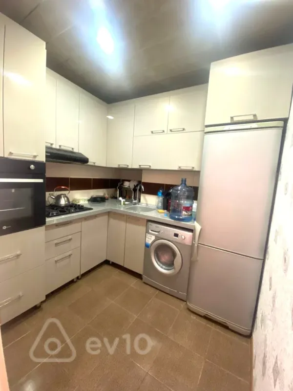 Kirayə verilir 2 otaqlı yeni tikili 50 m²