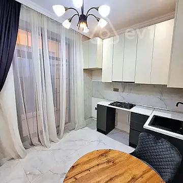 Kirayə verilir 2 otaqlı yeni tikili 75 m²