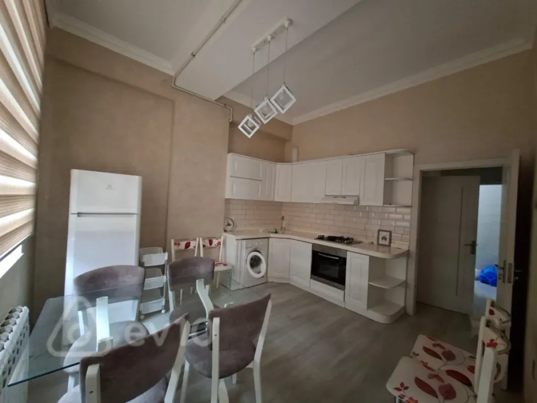 Kirayə verilir 2 otaqlı yeni tikili 70 m²