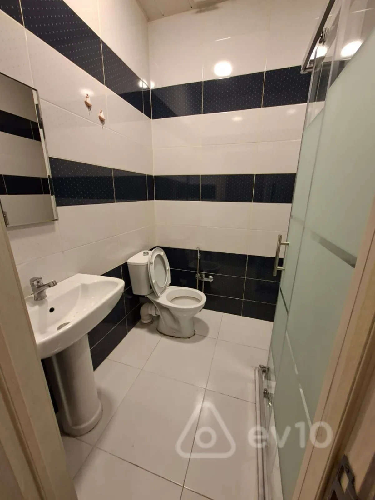 Kirayə verilir 2 otaqlı yeni tikili 70 m²