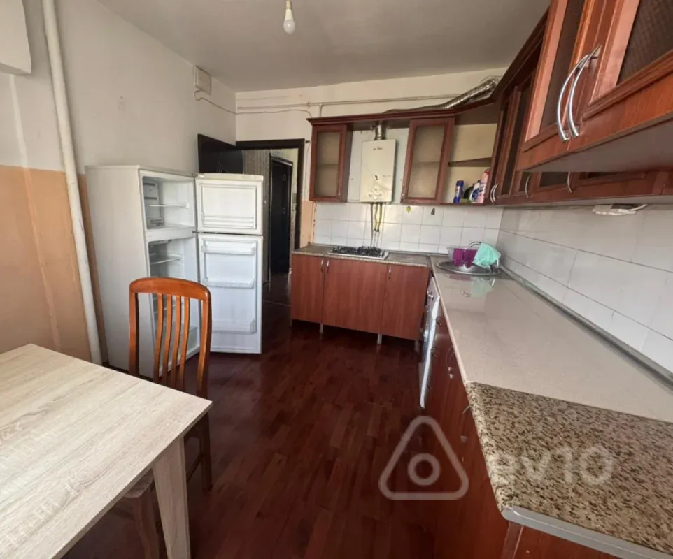 Kirayə verilir 2 otaqlı köhnə tikili 58 m²