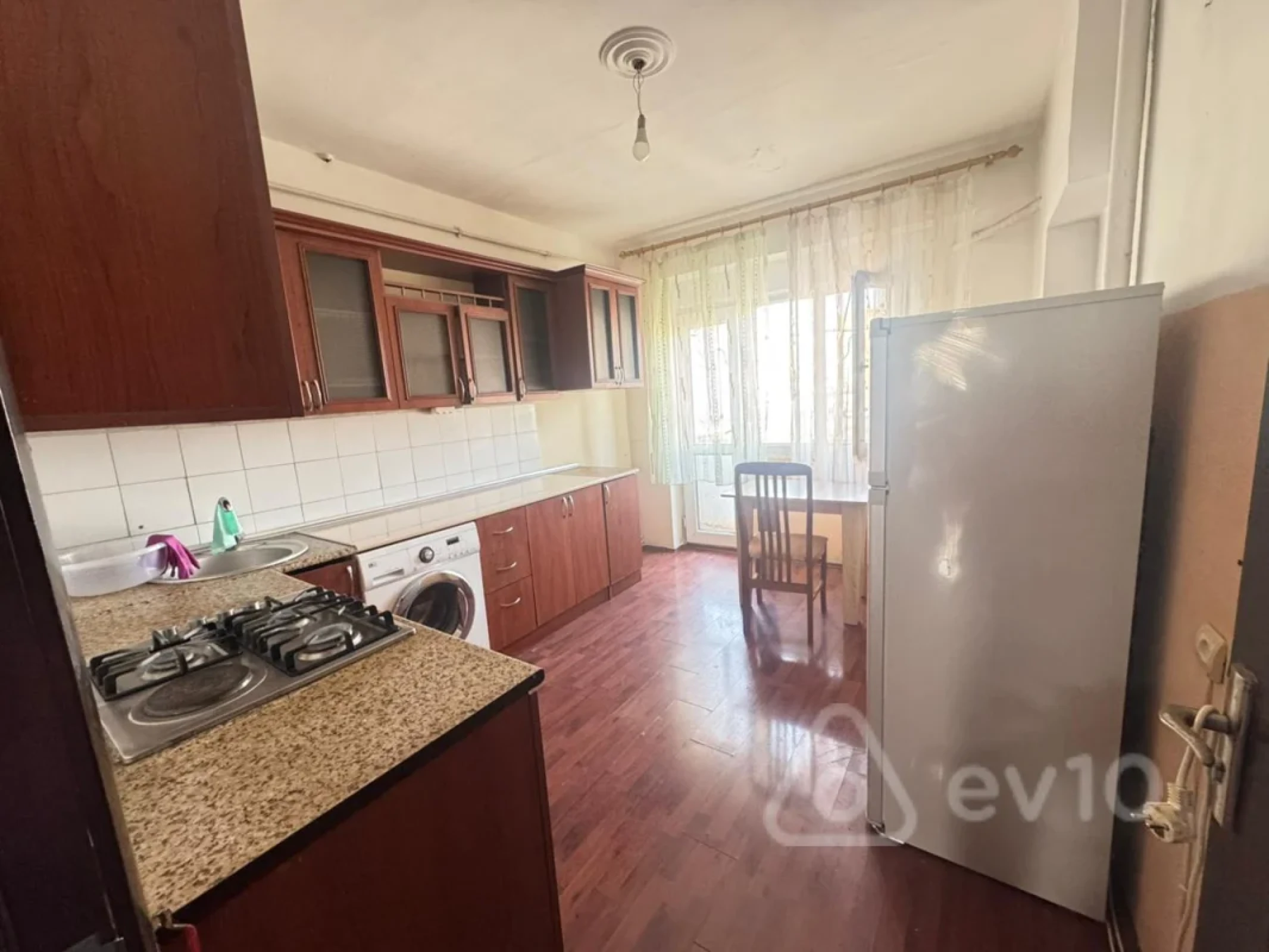 Kirayə verilir 2 otaqlı köhnə tikili 58 m²