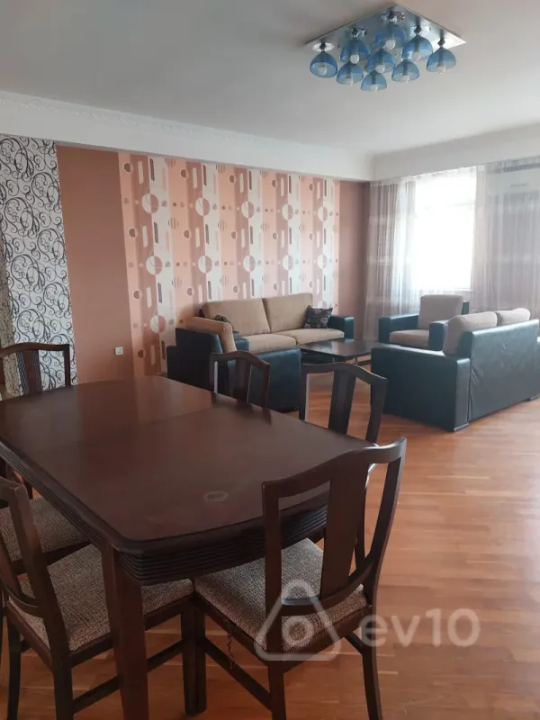 Kirayə verilir 3 otaqlı yeni tikili 122 m²