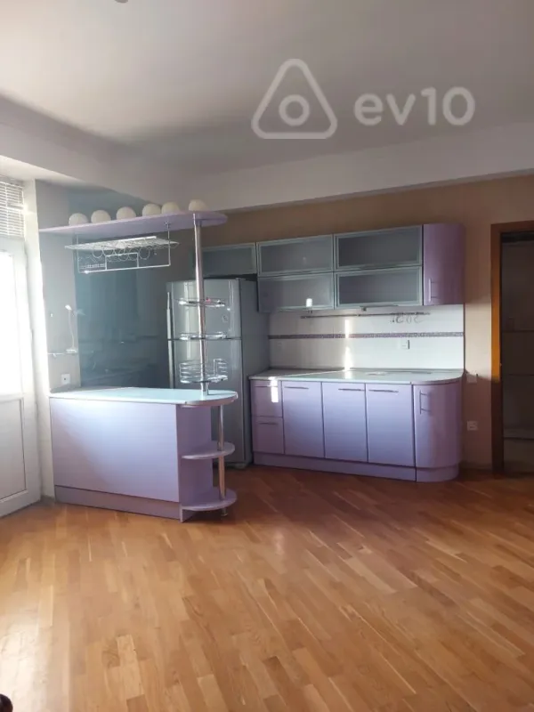 Kirayə verilir 3 otaqlı yeni tikili 122 m²