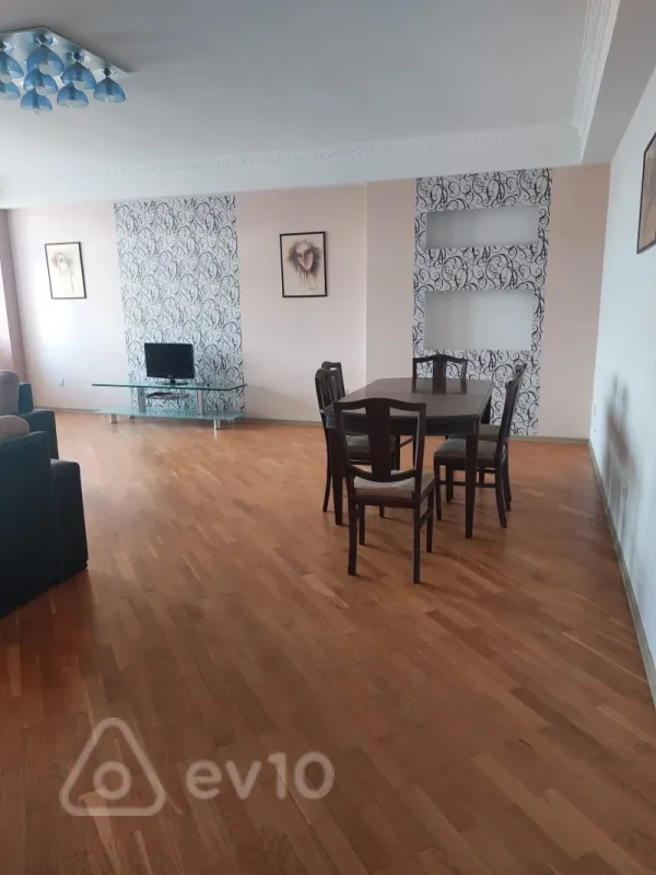 Kirayə verilir 3 otaqlı yeni tikili 122 m²