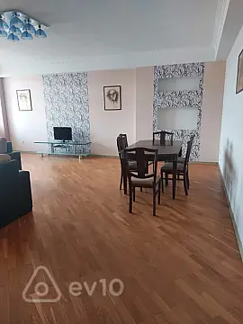 Kirayə verilir 3 otaqlı yeni tikili 122 m²