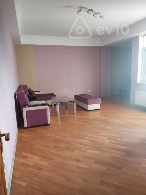 Kirayə verilir 3 otaqlı yeni tikili 122 m²