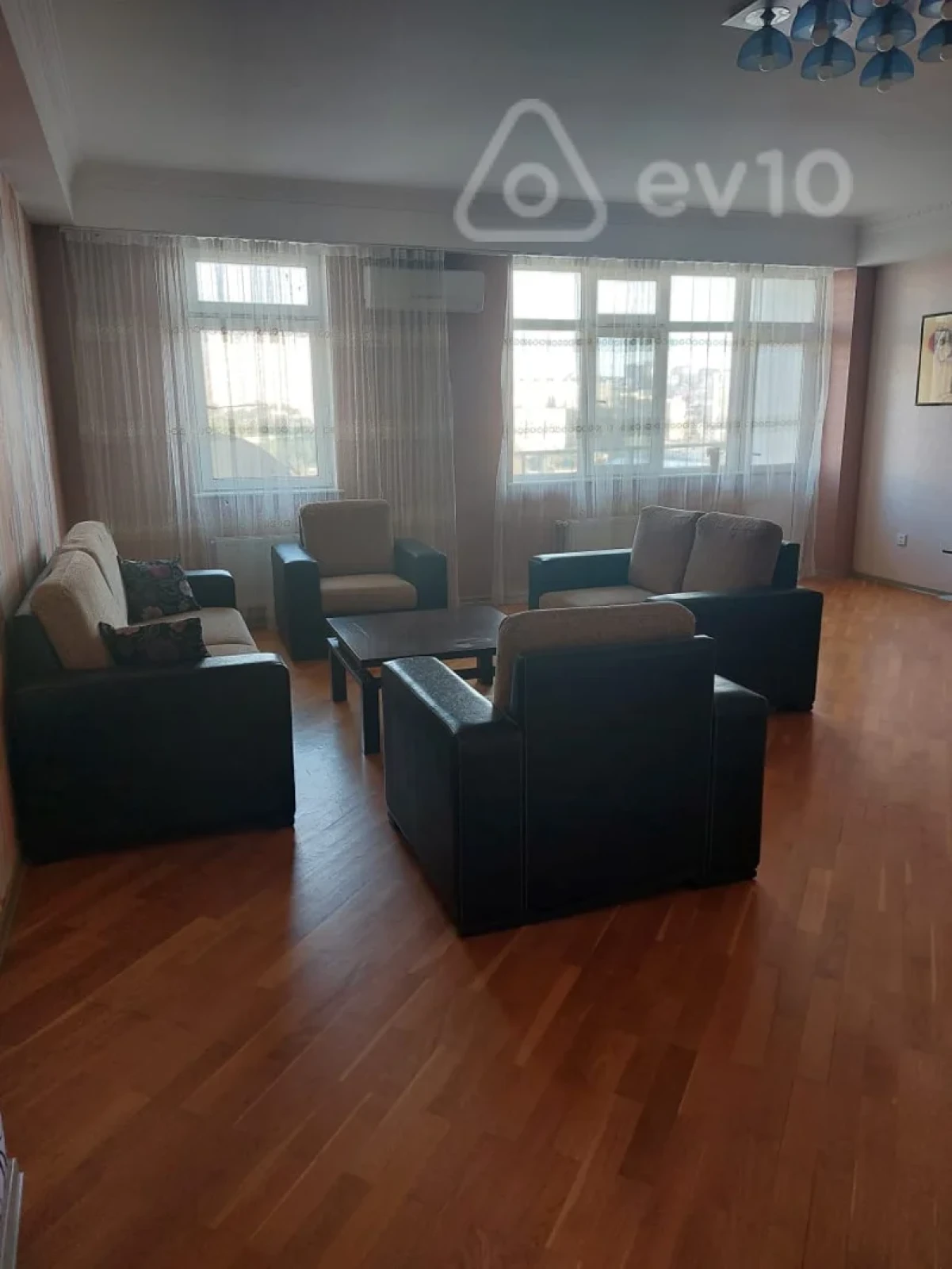 Kirayə verilir 3 otaqlı yeni tikili 122 m²