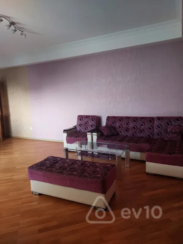 Kirayə verilir 3 otaqlı yeni tikili 122 m²