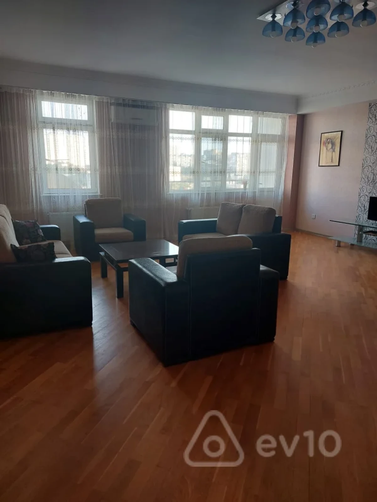 Kirayə verilir 3 otaqlı yeni tikili 122 m²