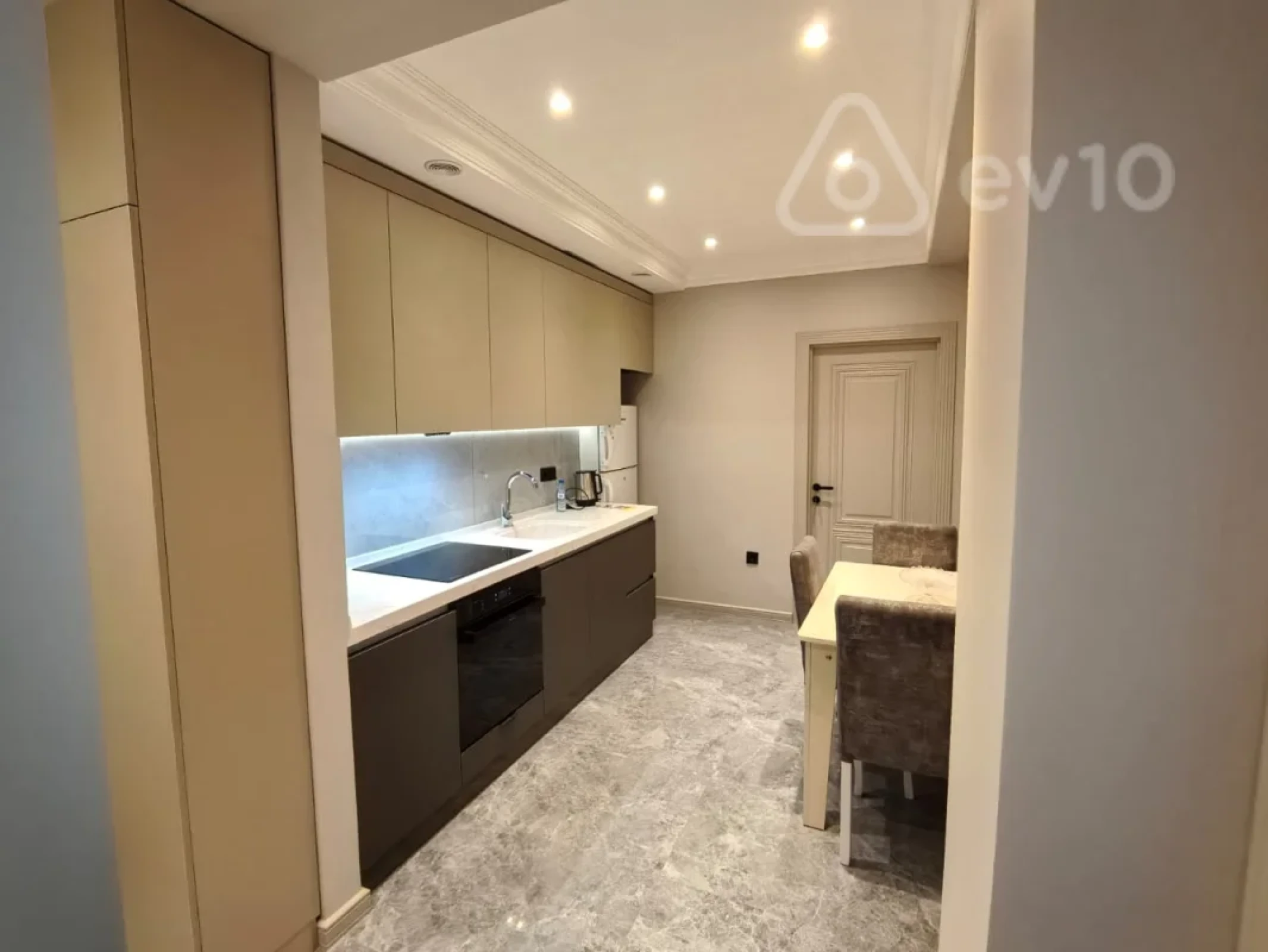 Kirayə verilir 2 otaqlı yeni tikili 70 m²