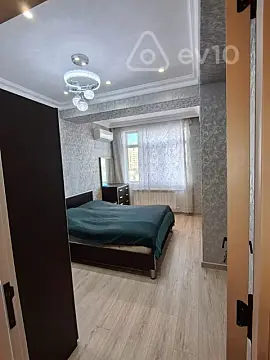 Kirayə verilir 2 otaqlı yeni tikili 70 m²