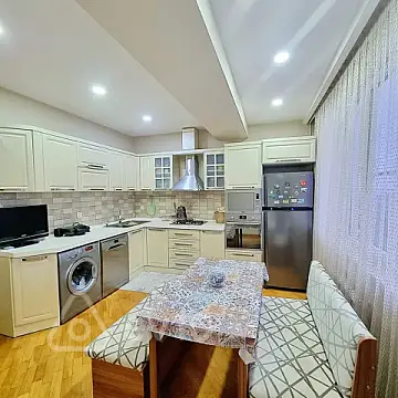 Kirayə verilir 3 otaqlı yeni tikili 90 m²
