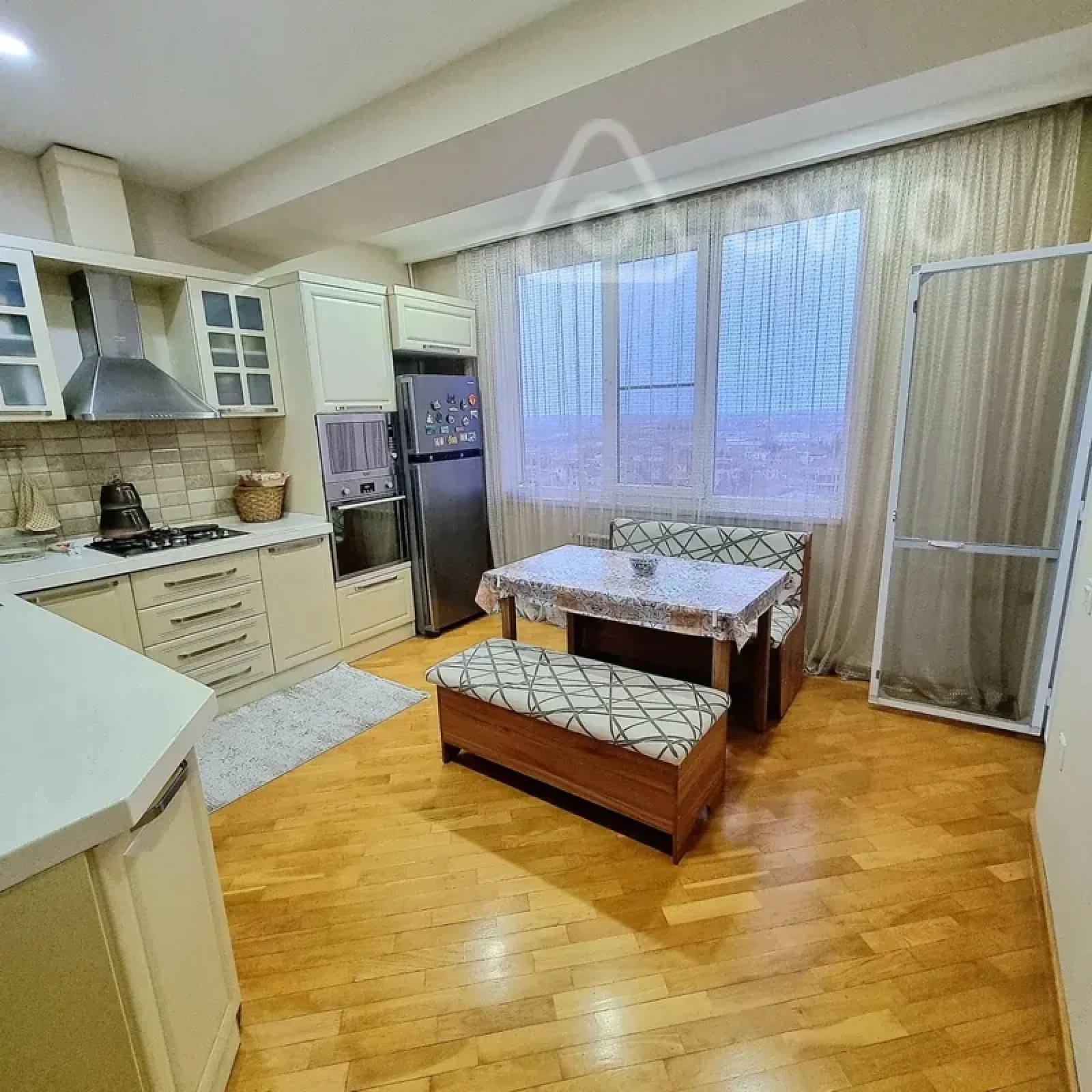 Kirayə verilir 3 otaqlı yeni tikili 90 m²