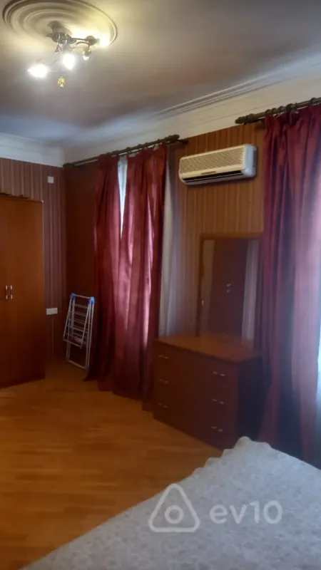 Kirayə verilir 3 otaqlı köhnə tikili 102 m²