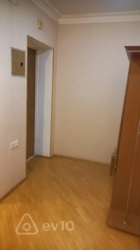Kirayə verilir 3 otaqlı köhnə tikili 102 m²