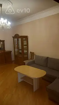 Kirayə verilir 3 otaqlı köhnə tikili 102 m²