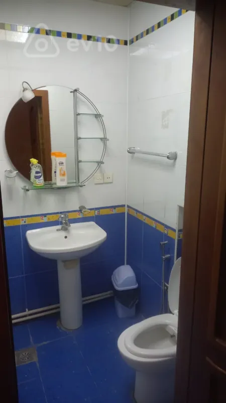 Kirayə verilir 3 otaqlı köhnə tikili 102 m²