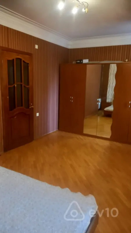 Kirayə verilir 3 otaqlı köhnə tikili 102 m²
