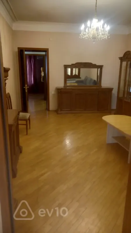 Kirayə verilir 3 otaqlı köhnə tikili 102 m²