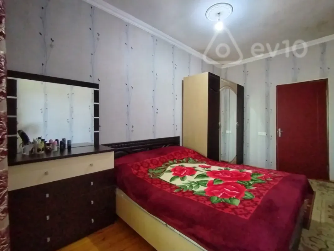 Satılır 3 otaqlı köhnə tikili 76.3 m²