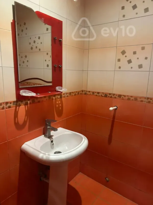 Kirayə verilir 3 otaqlı yeni tikili 130 m²