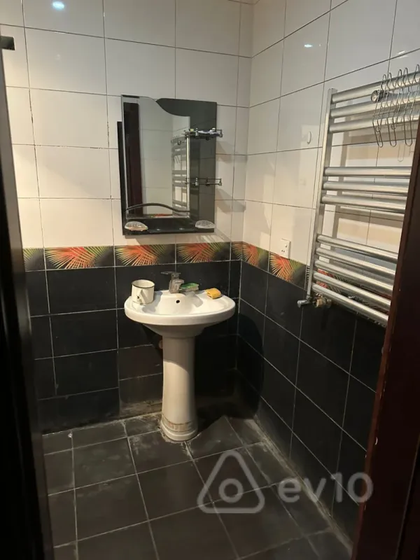 Kirayə verilir 3 otaqlı yeni tikili 130 m²