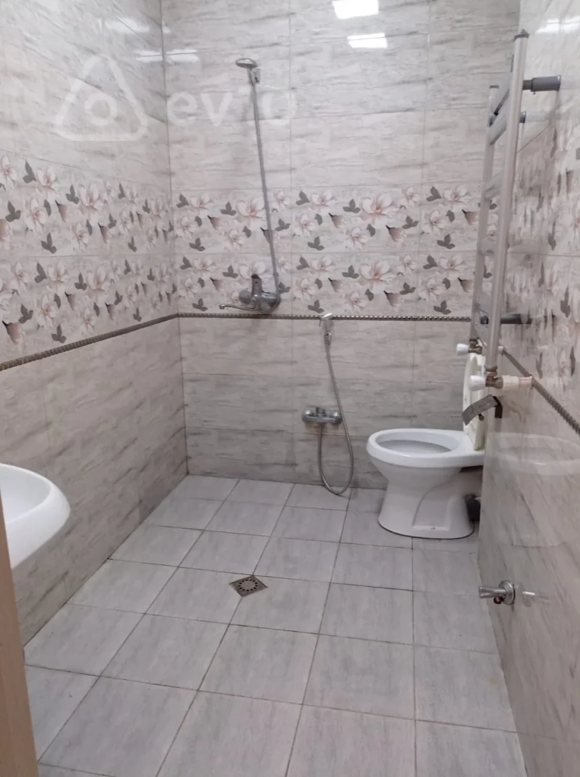 Kirayə verilir 2 otaqlı yeni tikili 65 m²