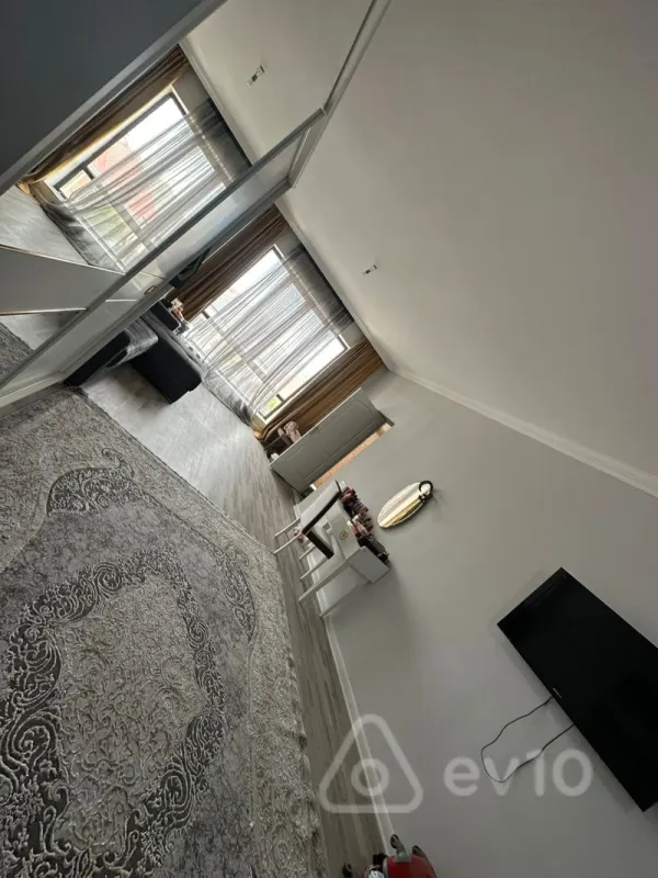 Satılır 4 otaqlı həyət evi 300 m²