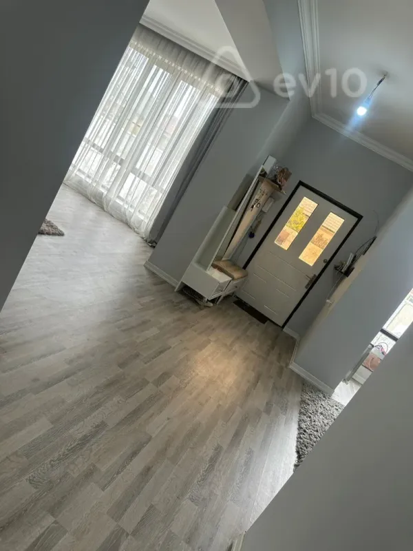 Satılır 4 otaqlı həyət evi 300 m²