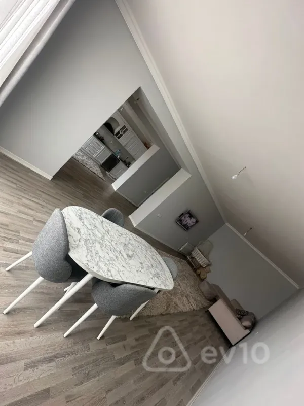 Satılır 4 otaqlı həyət evi 300 m²