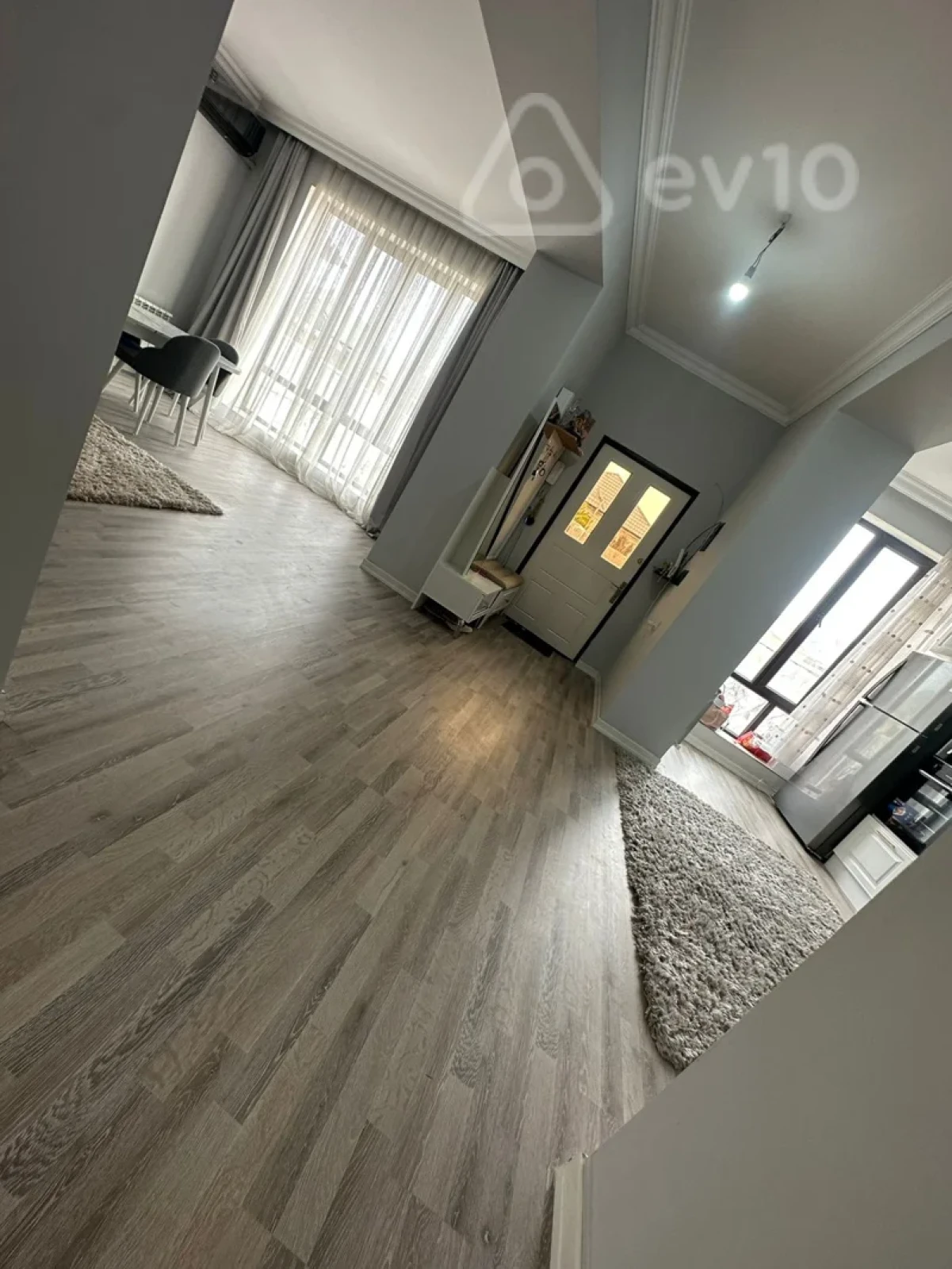 Satılır 4 otaqlı həyət evi 300 m²