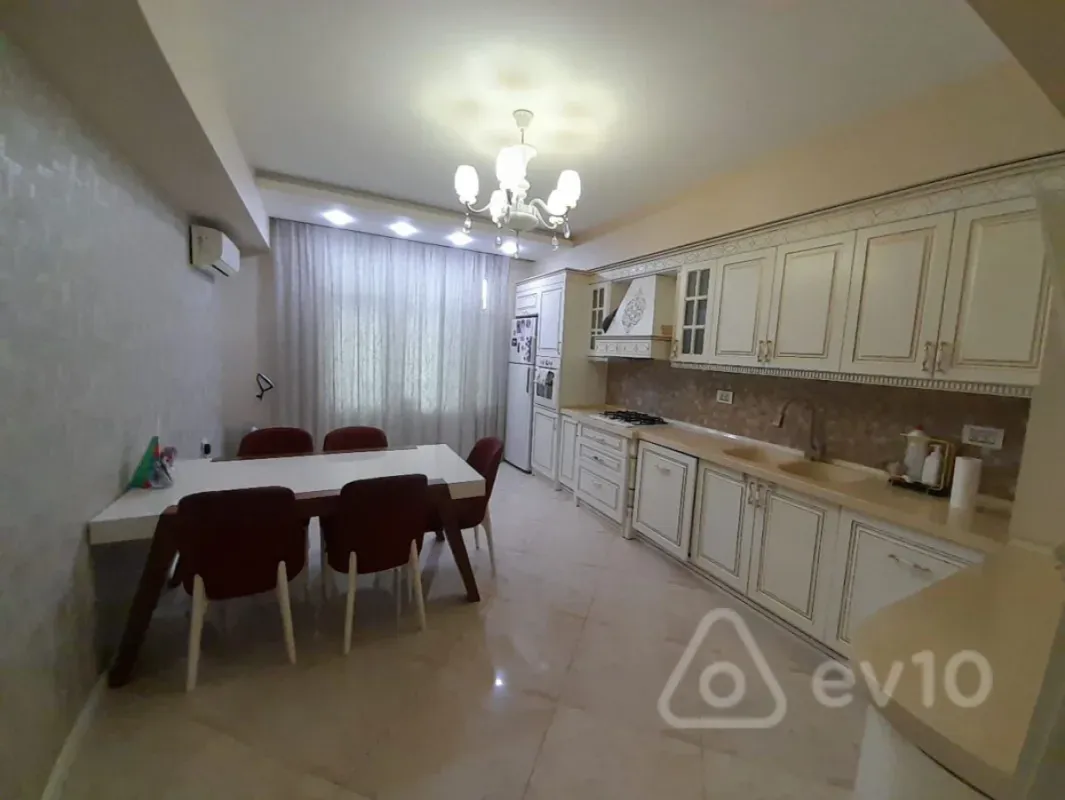 Kirayə verilir 3 otaqlı yeni tikili 120 m²